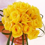 bridal-bouquet-romantic-yellow-roses