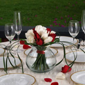 red and white roses centerpieces