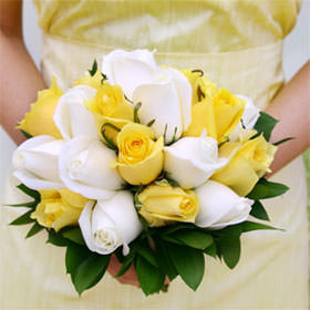 yellow bridesmaid bouquets