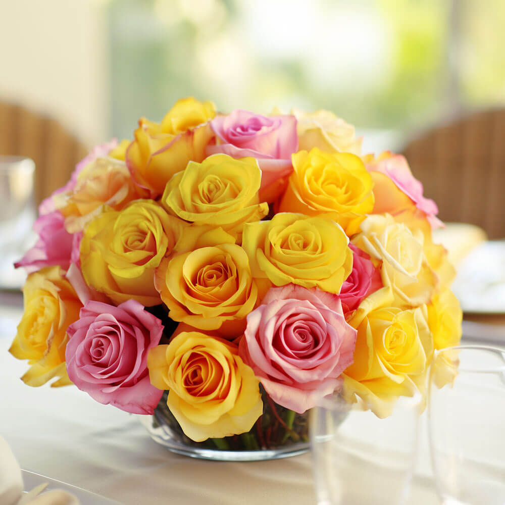 (BDx10) Romantic Yellow and Pink Roses Table Centerpiece For Delivery to Aurora, Colorado