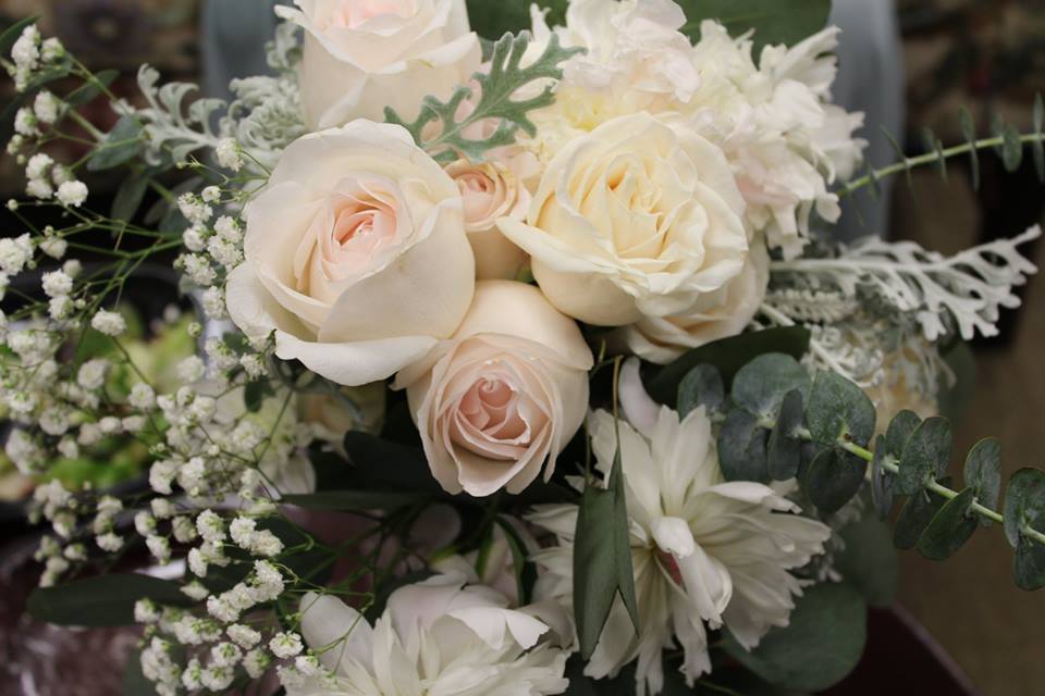 Ivory Vendela Roses